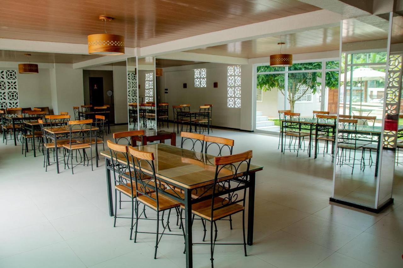 Cantinho Flores Hotel